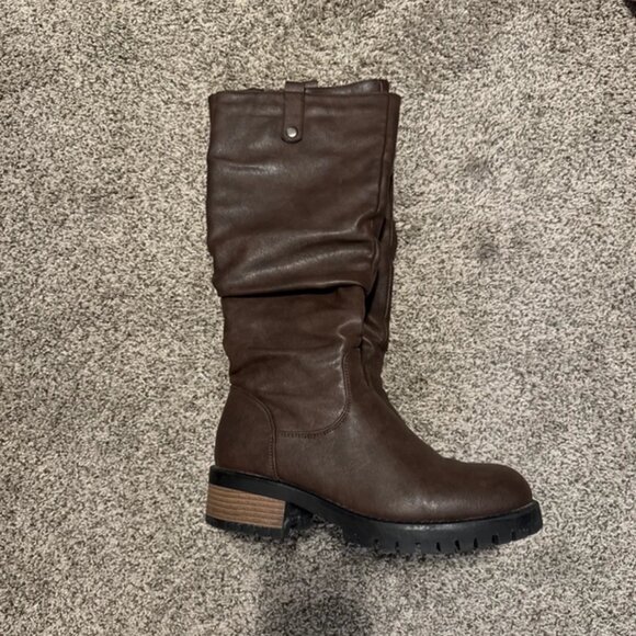 Brown boots - Picture 1 of 4